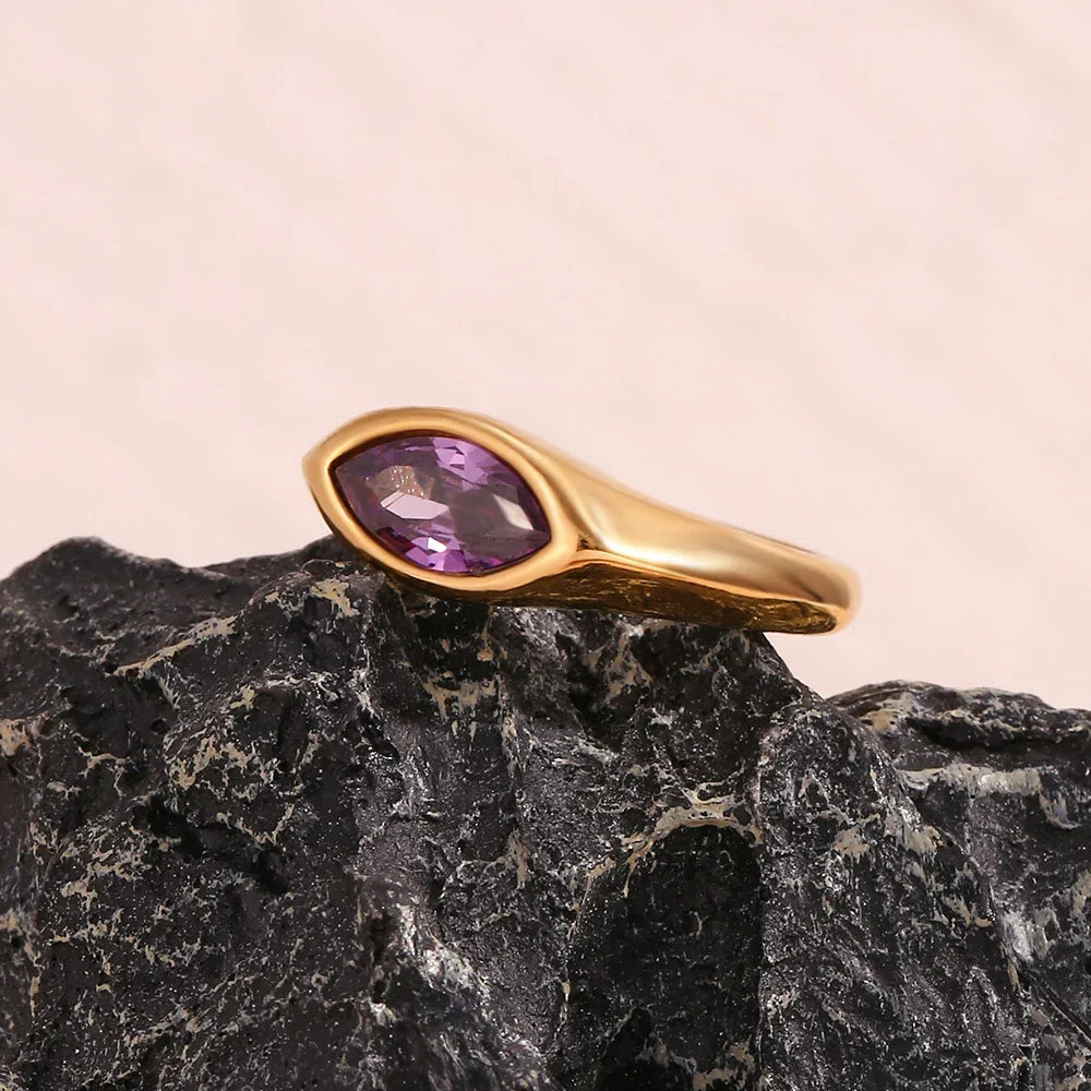 BowLift | 18k Oval Diamond Cut Ring