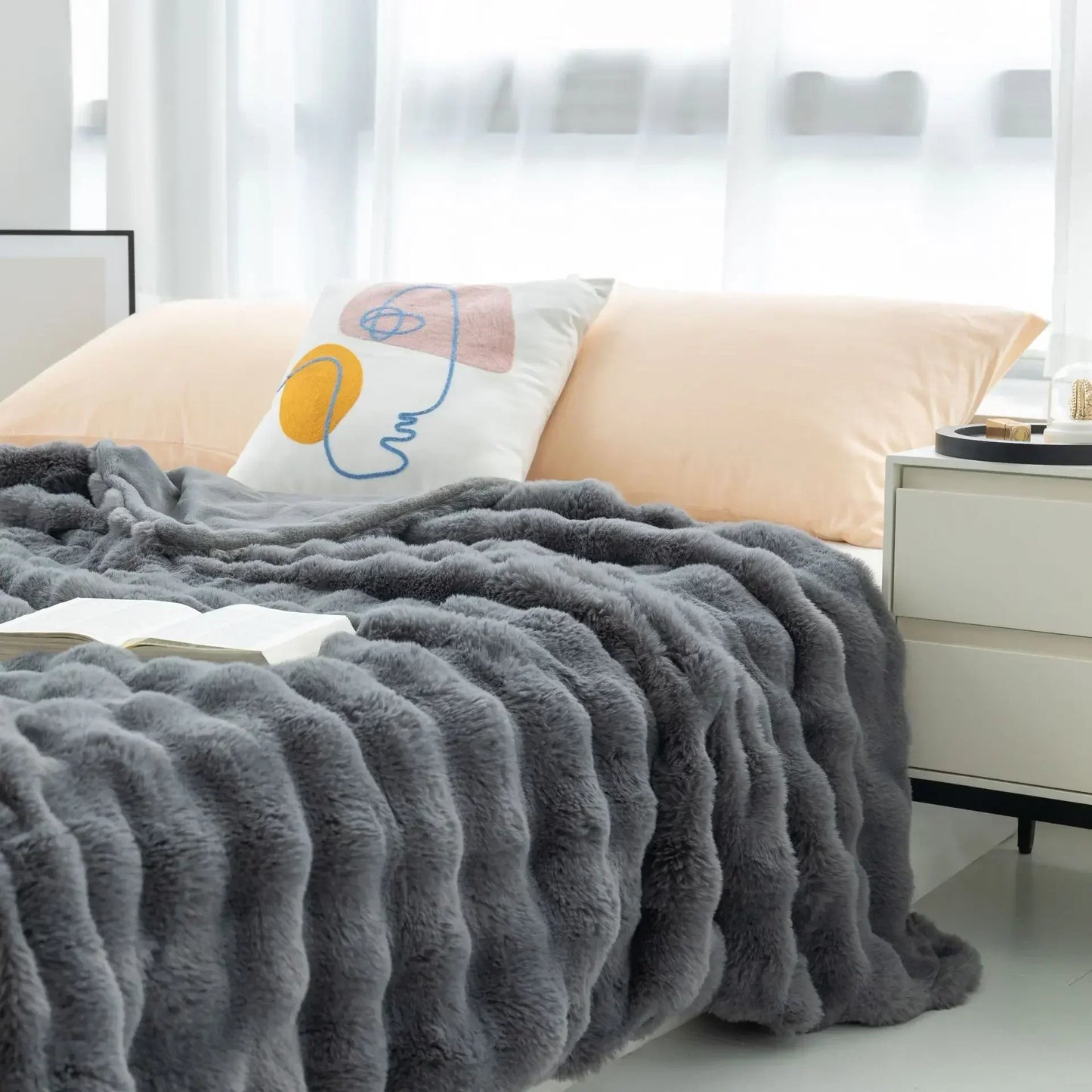 Skanto | FurLuxe | Reversible Faux Fur Throw
