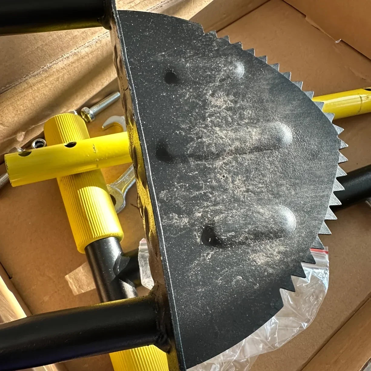 Kalsten | EdgeMaster Lawn Edger | Half-Moon Design with Wavy Edge | Manual Tool for Clean Lawn Edges & Beds