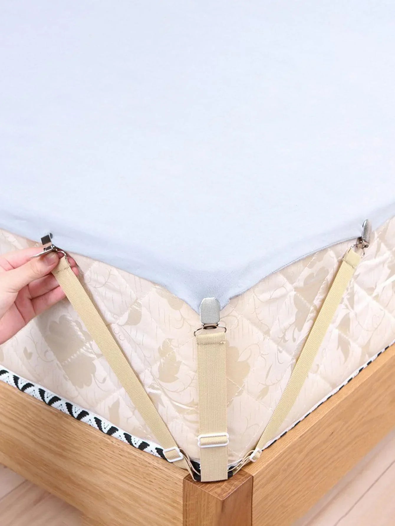 BowLift | GRIPFIX Fitted Sheet Holder Set | 4-Pack Triangular Bed Sheet Straps | Adjustable & Non-slip – For Mattresses, Table Covers & Covers