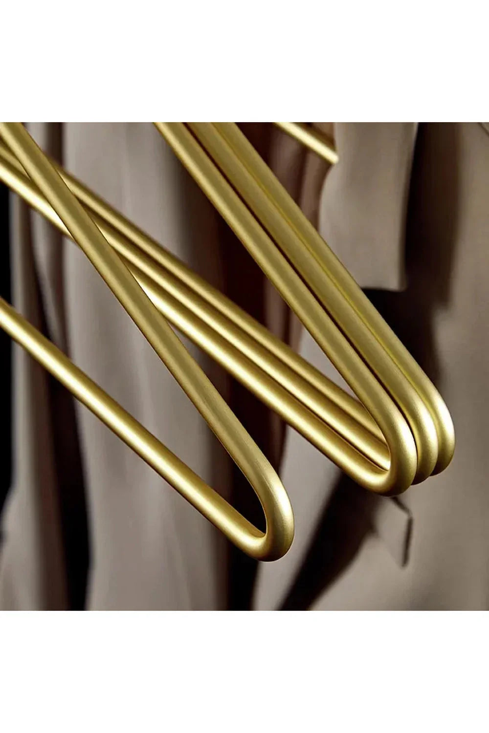 Skanto | LuxeLine Metal Hangers