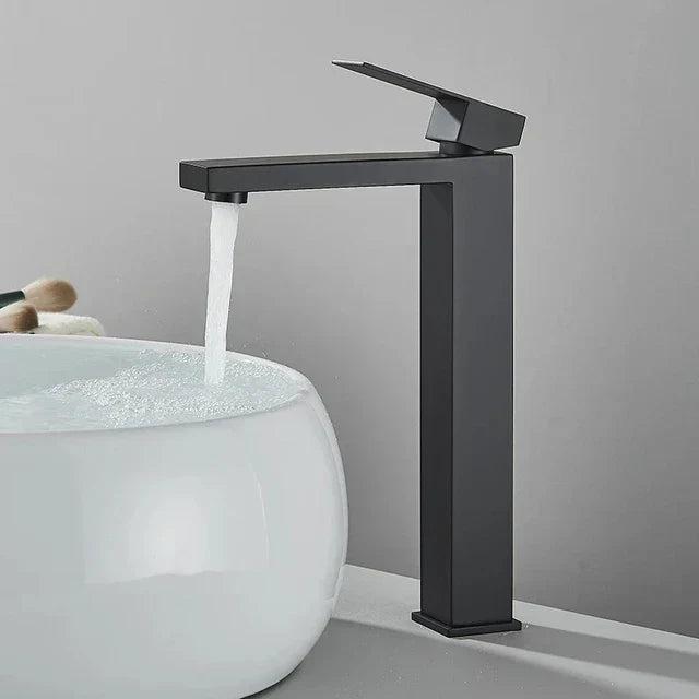 Skanto | Modern Black-Silver Faucet - for a Luxury Bathtub Experience