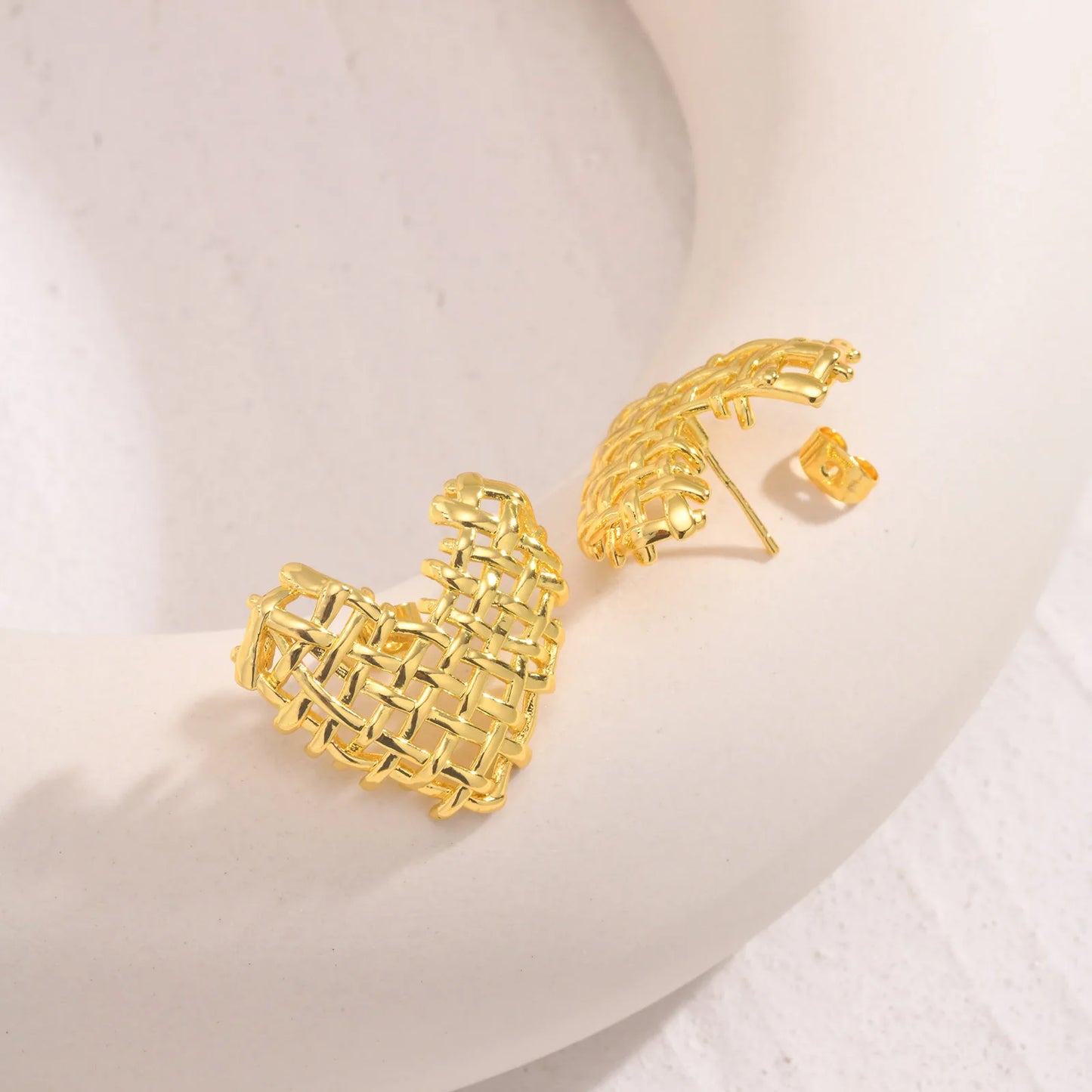 Skanto | 14k Woven Heart Earrings