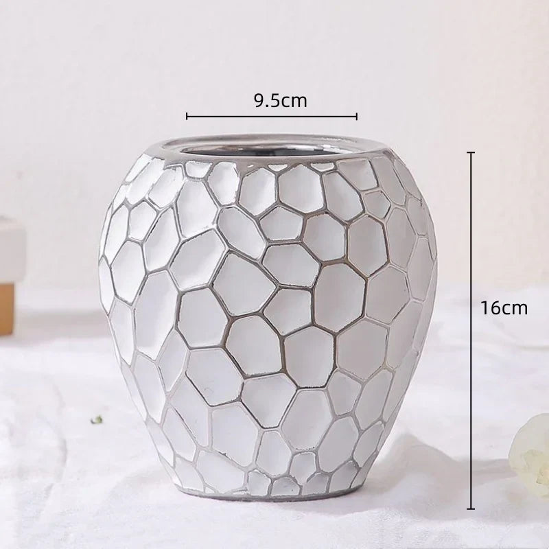 BowLift | Elegant ceramic vase with a gold accent