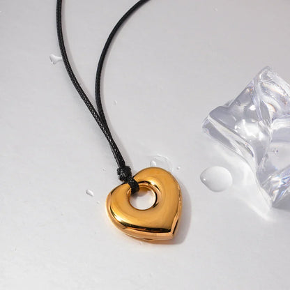 Skanto | Vintage Heart Leather Necklace