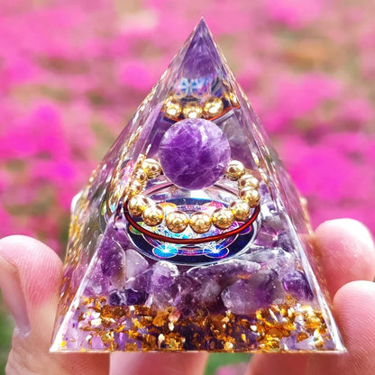 Skanto Skanto | Amethyst Peridot Orgone Pyramid - Energy Generator Crystal Reiki Chakra Orgonite Meditation Tool
