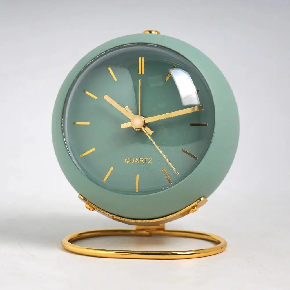 Minimalist Scandinavian table clock with silent quartz movement | Karnz