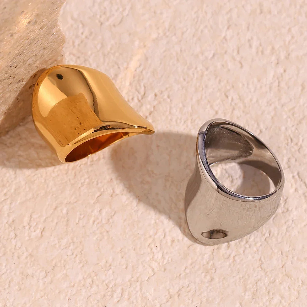 BowLift | 18k Wide Waves Classy Ring