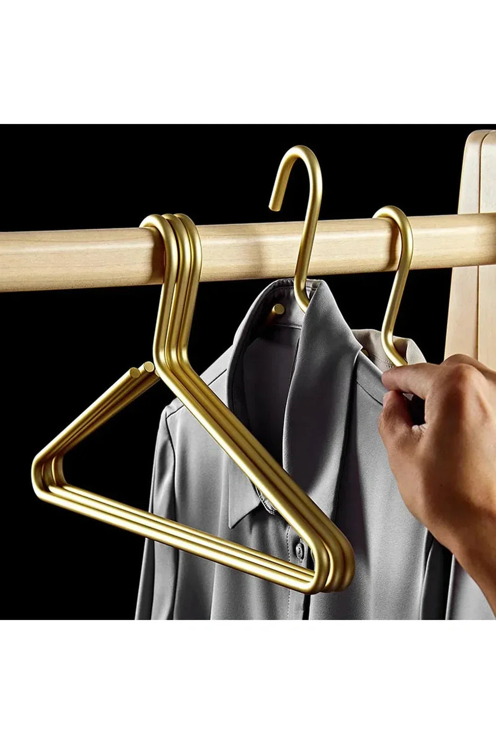 Skanto | LuxeLine Metal Hangers
