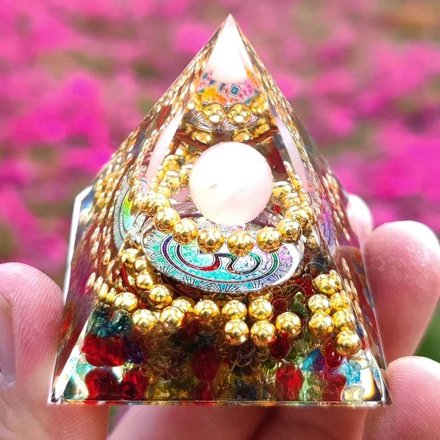 Skanto Skanto | Amethyst Peridot Orgone Pyramid - Energy Generator Crystal Reiki Chakra Orgonite Meditation Tool
