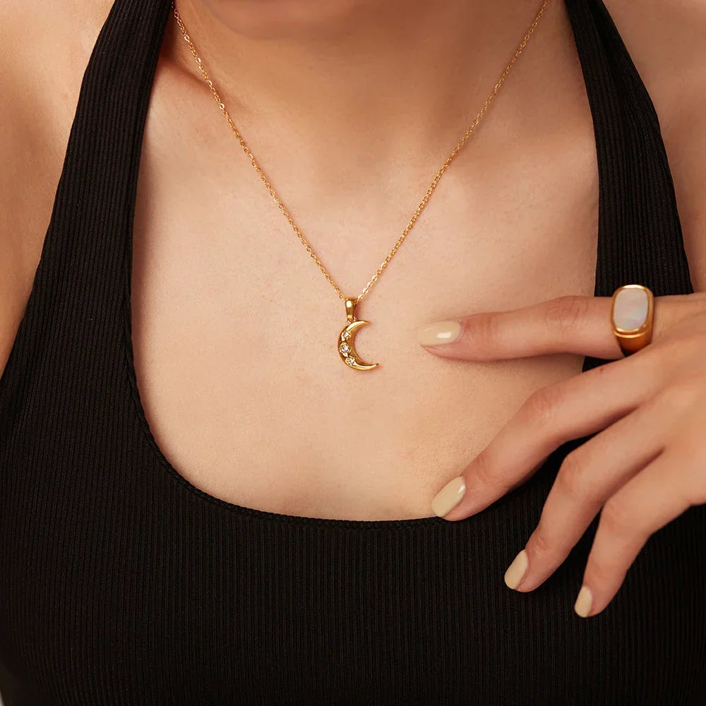 Skanto | 18k Diamond Adorned Crescent Moon Necklace