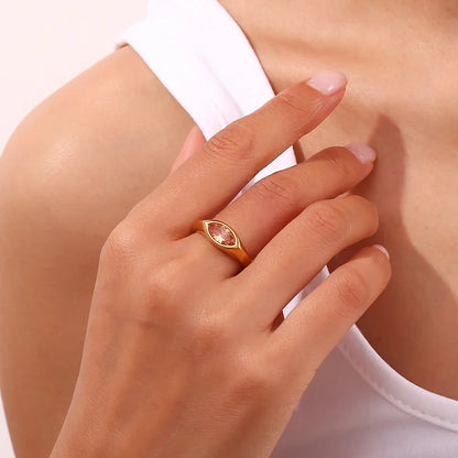 BowLift | 18k Oval Diamond Cut Ring