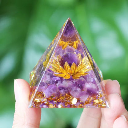 Skanto Skanto | Amethyst Peridot Orgone Pyramid - Energy Generator Crystal Reiki Chakra Orgonite Meditation Tool