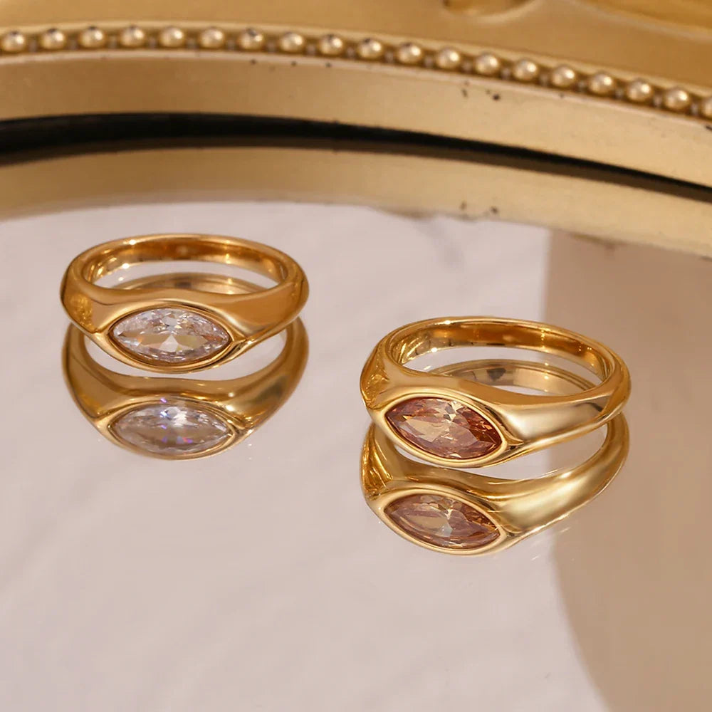 BowLift | 18k Oval Diamond Cut Ring