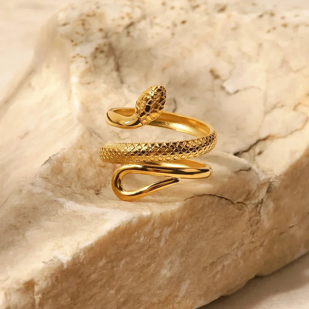 BowLift | Adjustable Spiraling Snake Ring