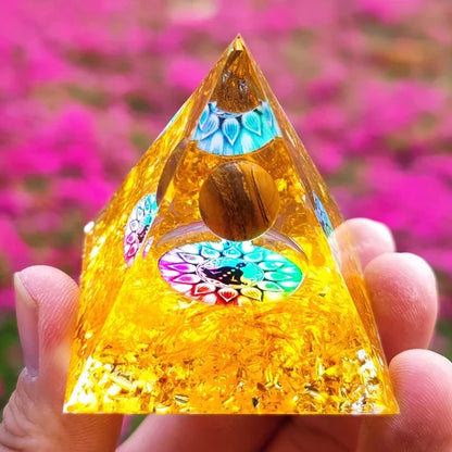 Skanto Skanto | Amethyst Peridot Orgone Pyramid - Energy Generator Crystal Reiki Chakra Orgonite Meditation Tool