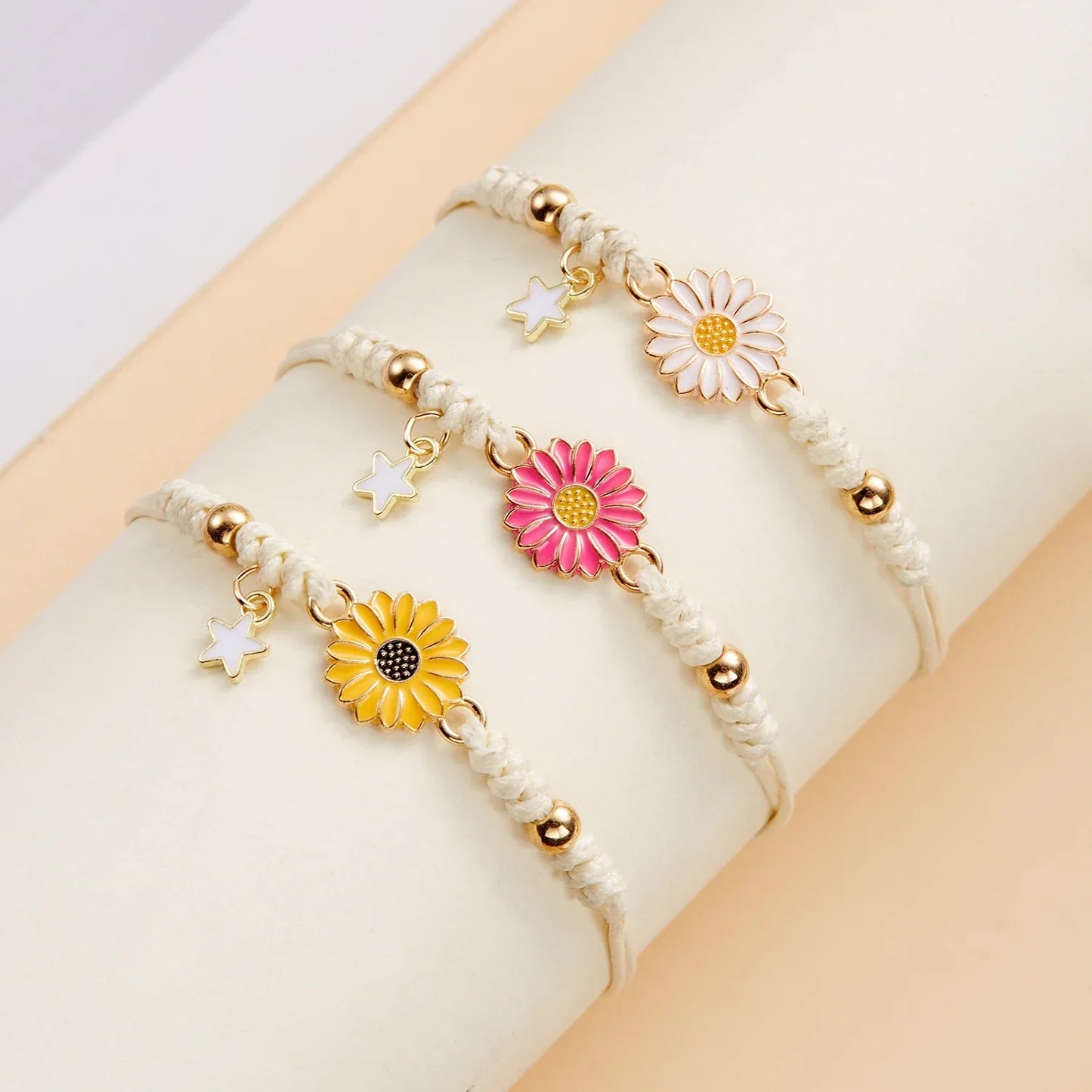 Skanto | Braided Feminine Flower Star Bracelet