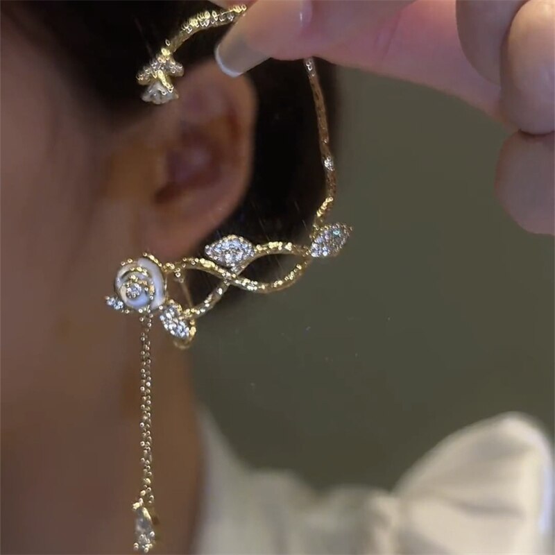 BowLift | Elegant Vintage Vibes Ear Clip