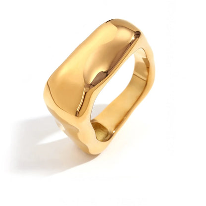 BowLift | 18k Textured Square Ring