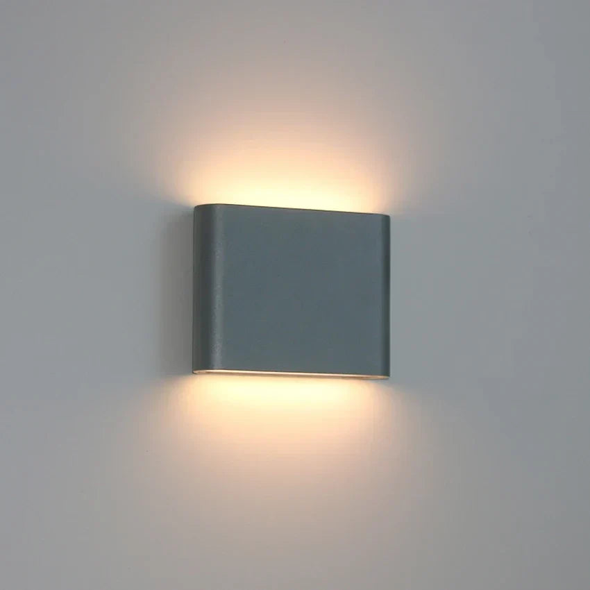 Weatherproof LED Wall Light, Robust Decorative Wall Lamp for Indoor and Outdoor Use | Karnz