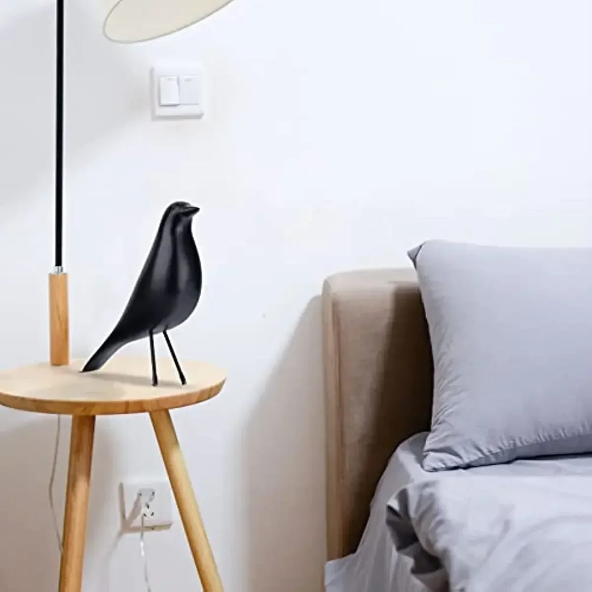 Skanto | Modern Bird Statue Made of Resin