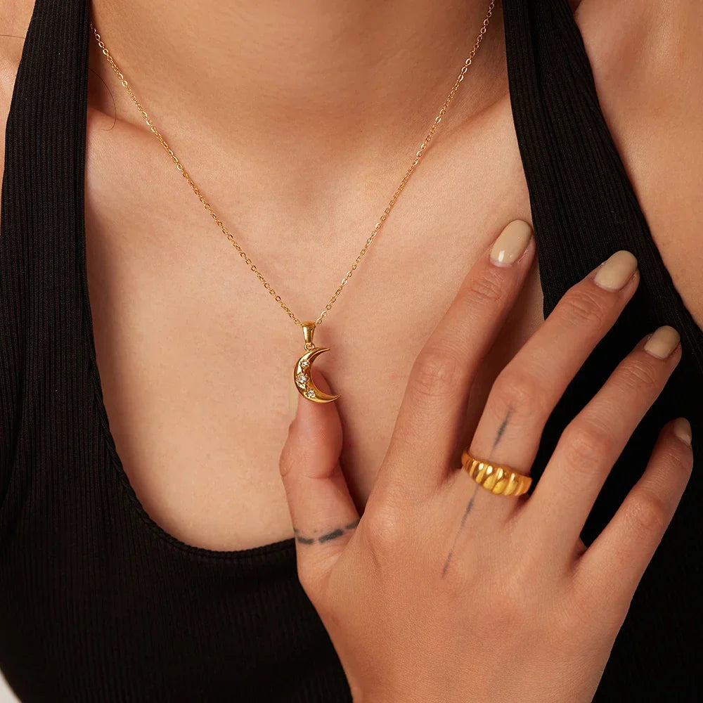 Skanto | 18k Diamond Adorned Crescent Moon Necklace