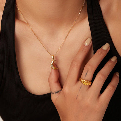 Skanto | 18k Diamond Adorned Crescent Moon Necklace