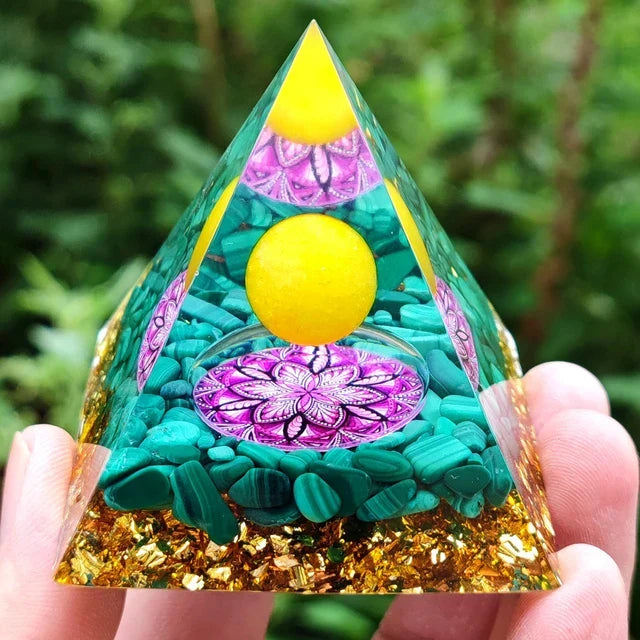 Skanto Skanto | Amethyst Peridot Orgone Pyramid - Energy Generator Crystal Reiki Chakra Orgonite Meditation Tool