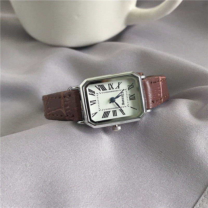 Women's retro watch with leather strap
