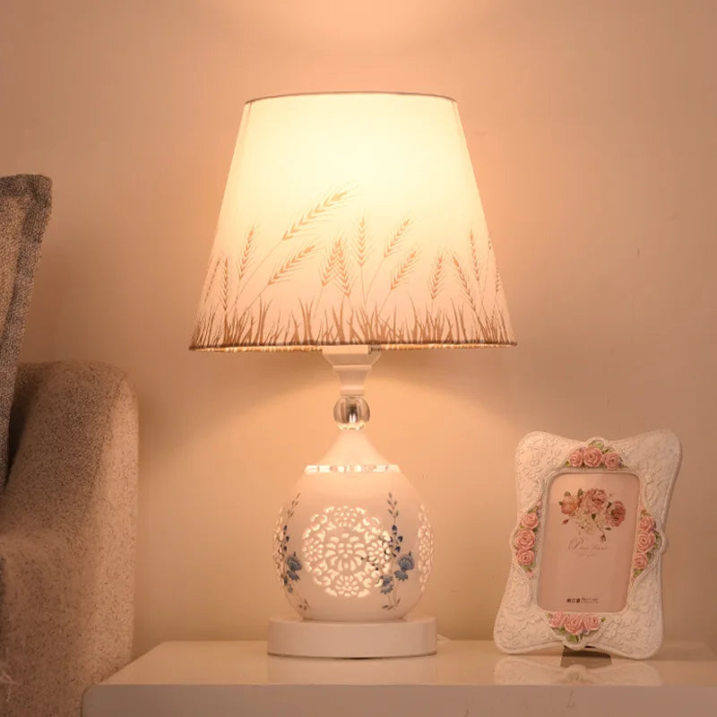 Skanto | Stylish Lamp with Delicate Crystal Shine