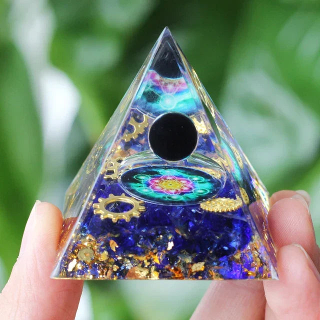 Skanto Skanto | Amethyst Peridot Orgone Pyramid - Energy Generator Crystal Reiki Chakra Orgonite Meditation Tool