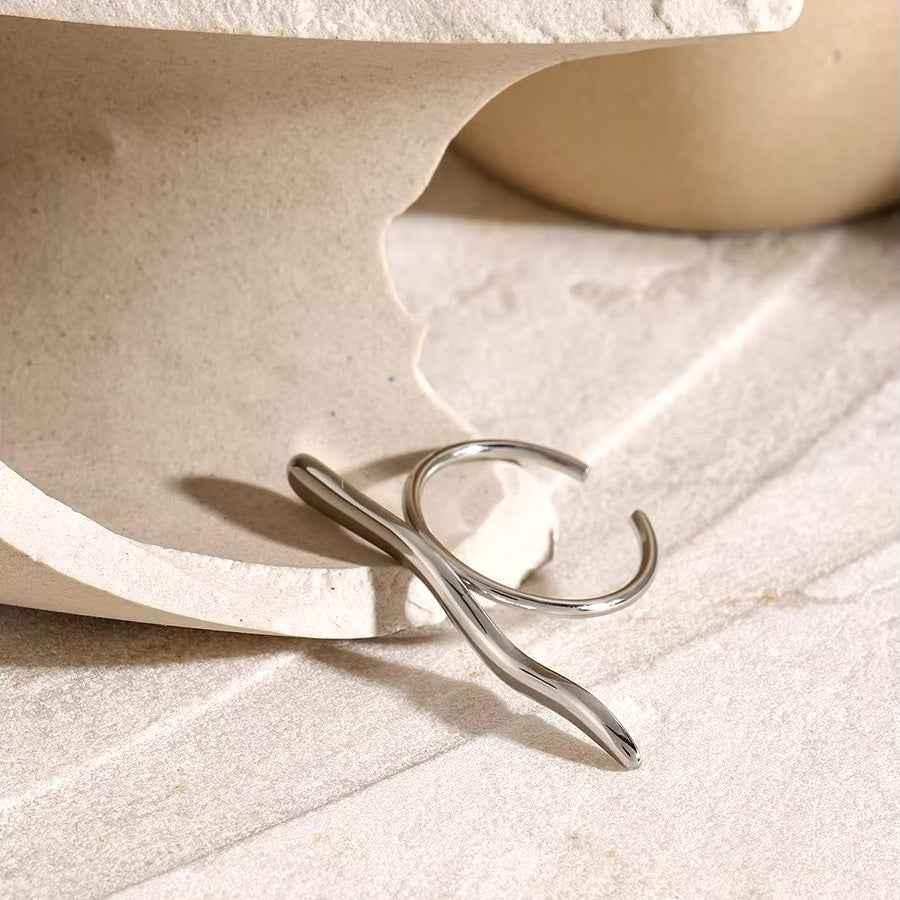 BowLift | Distinct Bar Ripple Ring