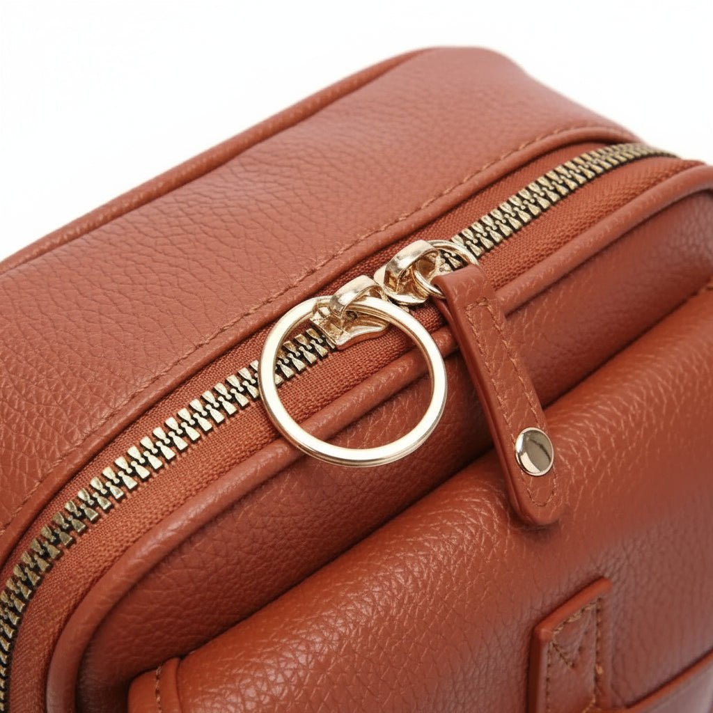 Compact anti-theft bag with adjustable strap and spacious storage