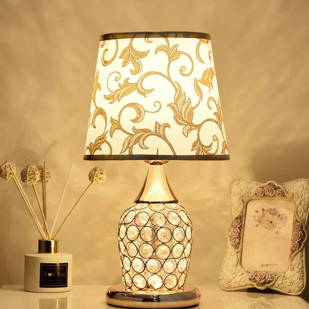 Skanto | Stylish Lamp with Delicate Crystal Shine