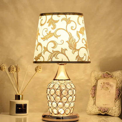 Skanto | Stylish Lamp with Delicate Crystal Shine