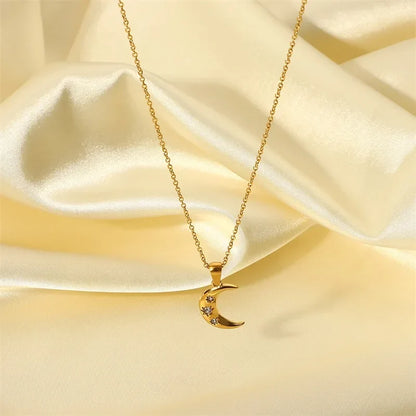 Skanto | 18k Diamond Adorned Crescent Moon Necklace