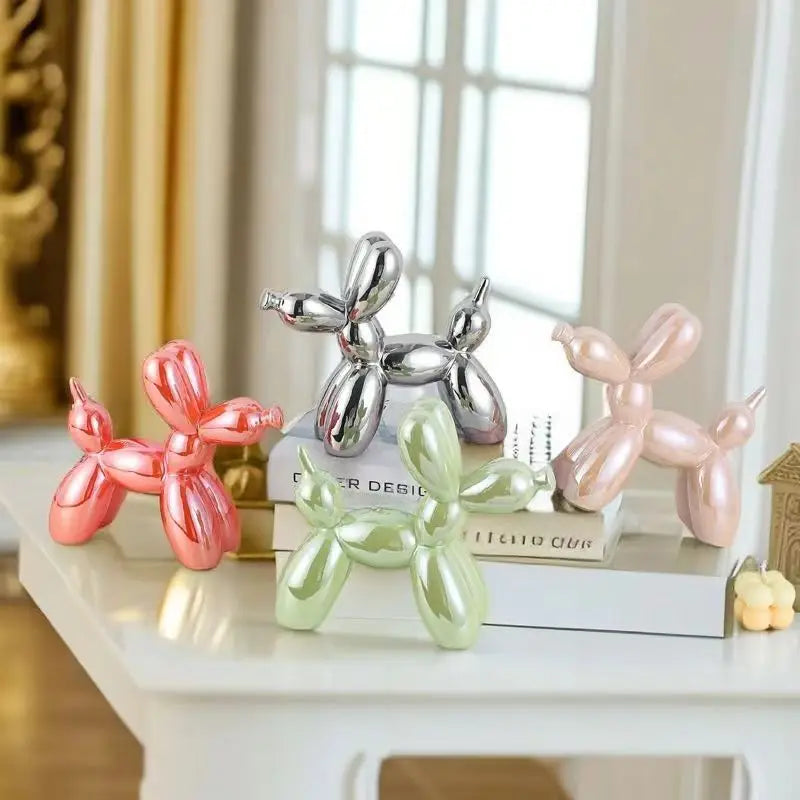 Small balloon dog sculpture