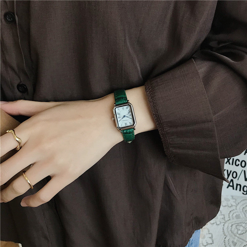 Women's retro watch with leather strap