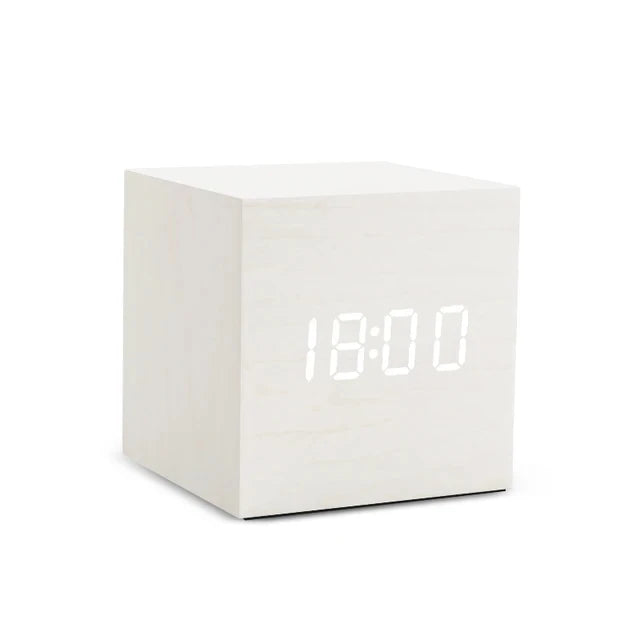 Wooden LED clock with temperature display, digital time display and minimalist design – perfect for bedroom and office