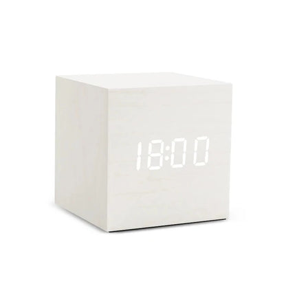 Wooden LED clock with temperature display, digital time display and minimalist design – perfect for bedroom and office