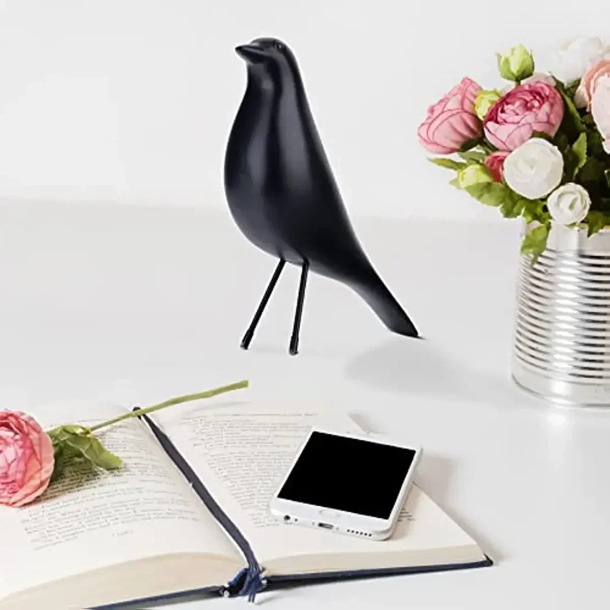 Skanto | Modern Bird Statue Made of Resin