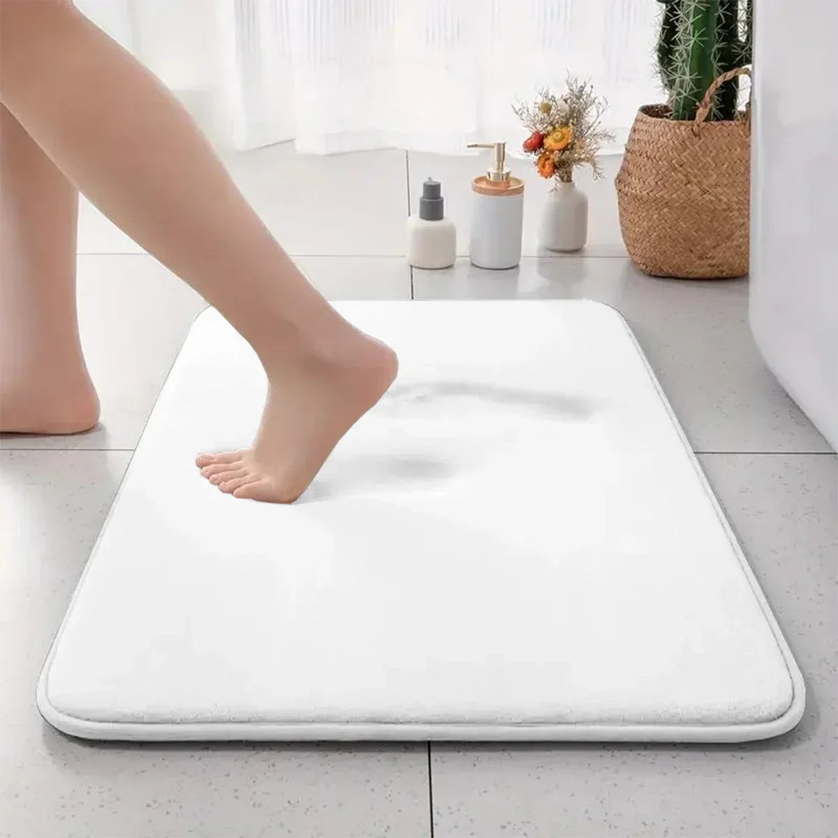 BowLift | Thick Plain Non-Slip Bath Mat made of Flannel with Absorbent Capacity
