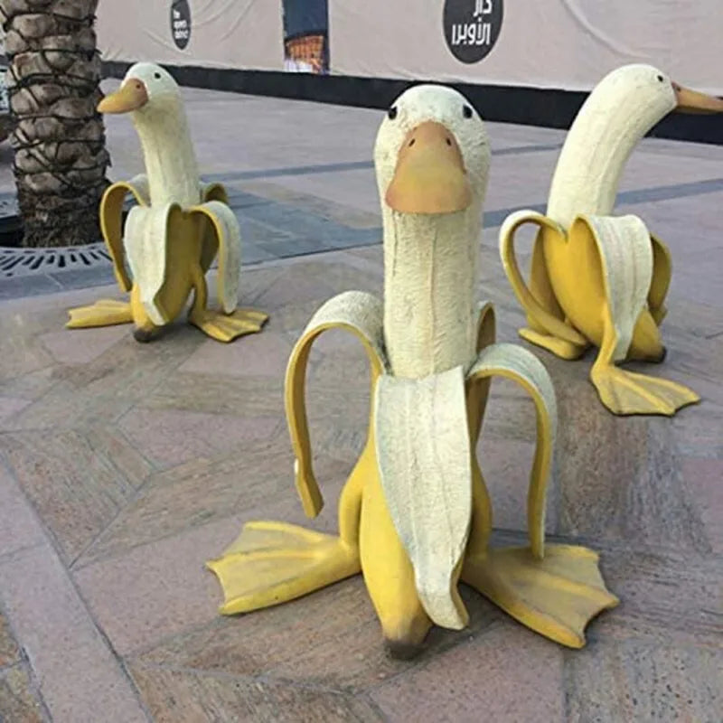 Banana Duck Decorative Figure – Playful Resin Decoration for indoors or outdoors | Karnz