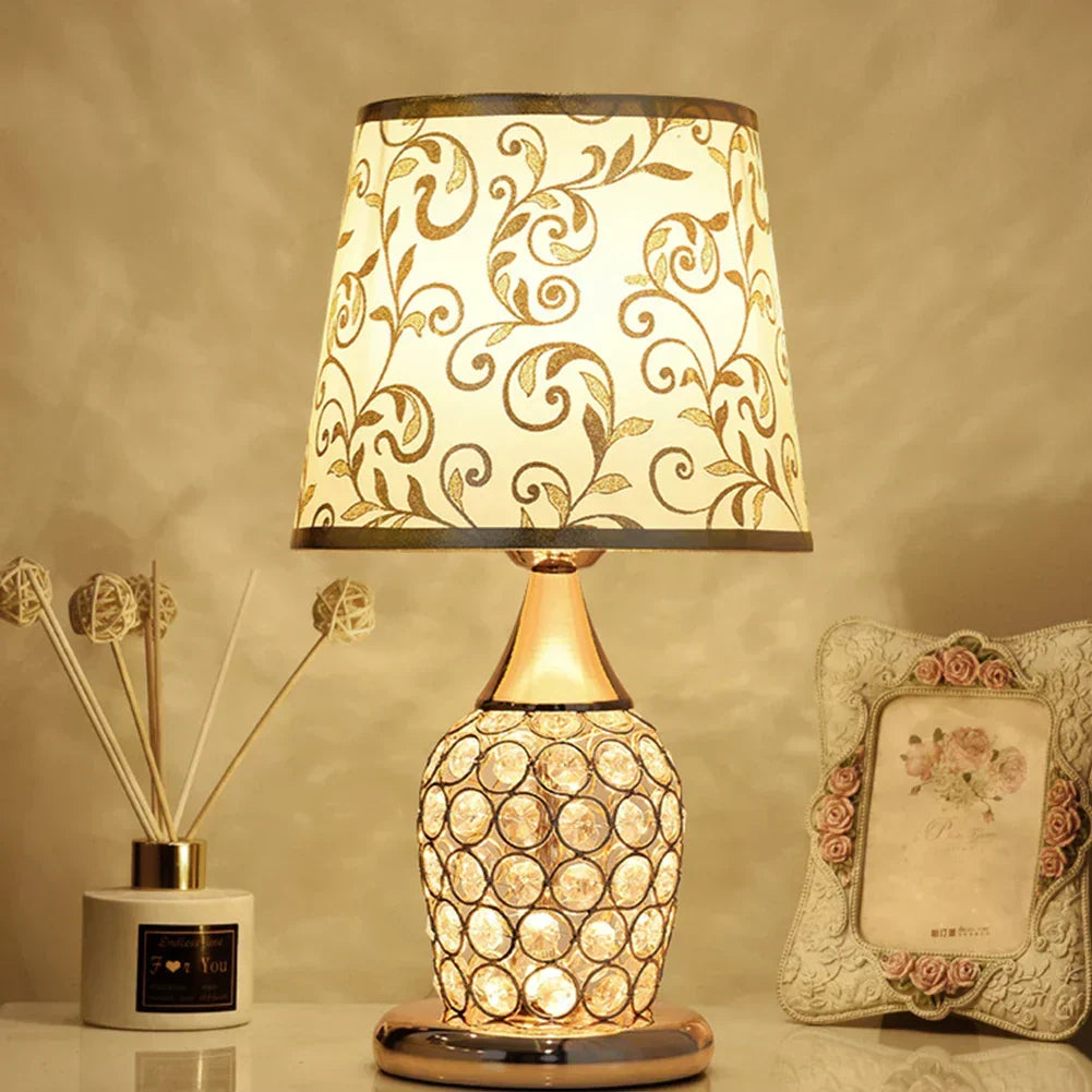 Skanto | Stylish Lamp with Delicate Crystal Shine