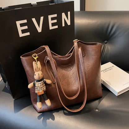 Skanto | Mirella | Classic Women's Shopper Bag with Charm – Elegant, Spacious & Timeless