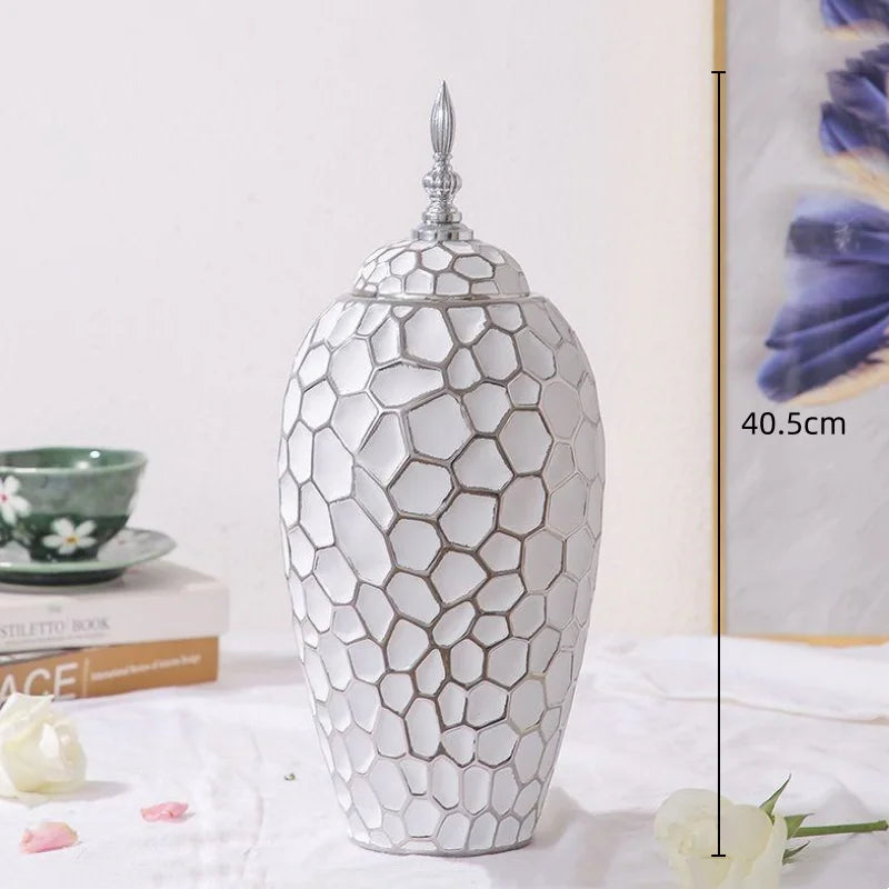 BowLift | Elegant ceramic vase with a gold accent