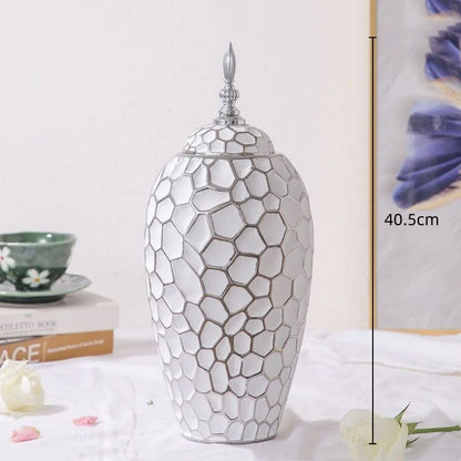 BowLift | Elegant ceramic vase with a gold accent