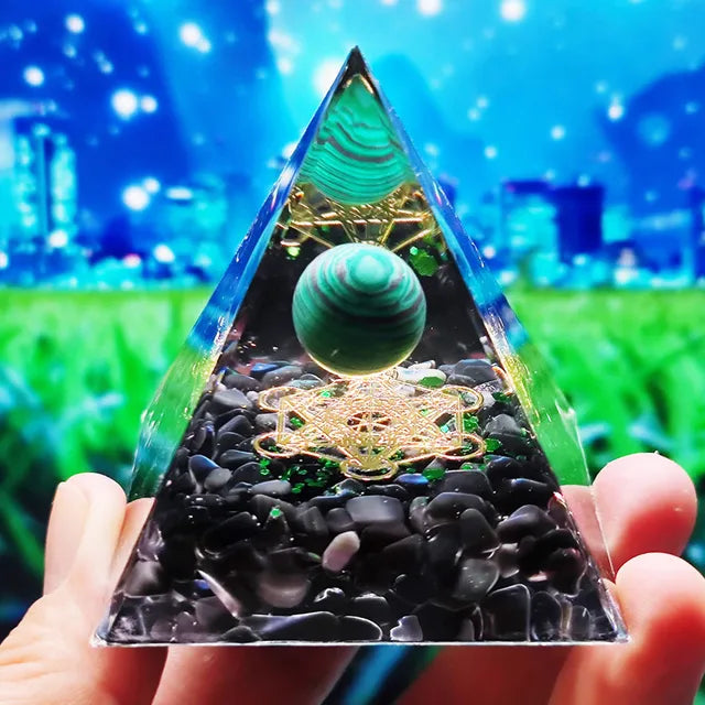 Skanto Skanto | Amethyst Peridot Orgone Pyramid - Energy Generator Crystal Reiki Chakra Orgonite Meditation Tool