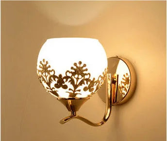 CrystalLuxe – Gold LED Wall Lamp for Atmospheric Lighting Skanto