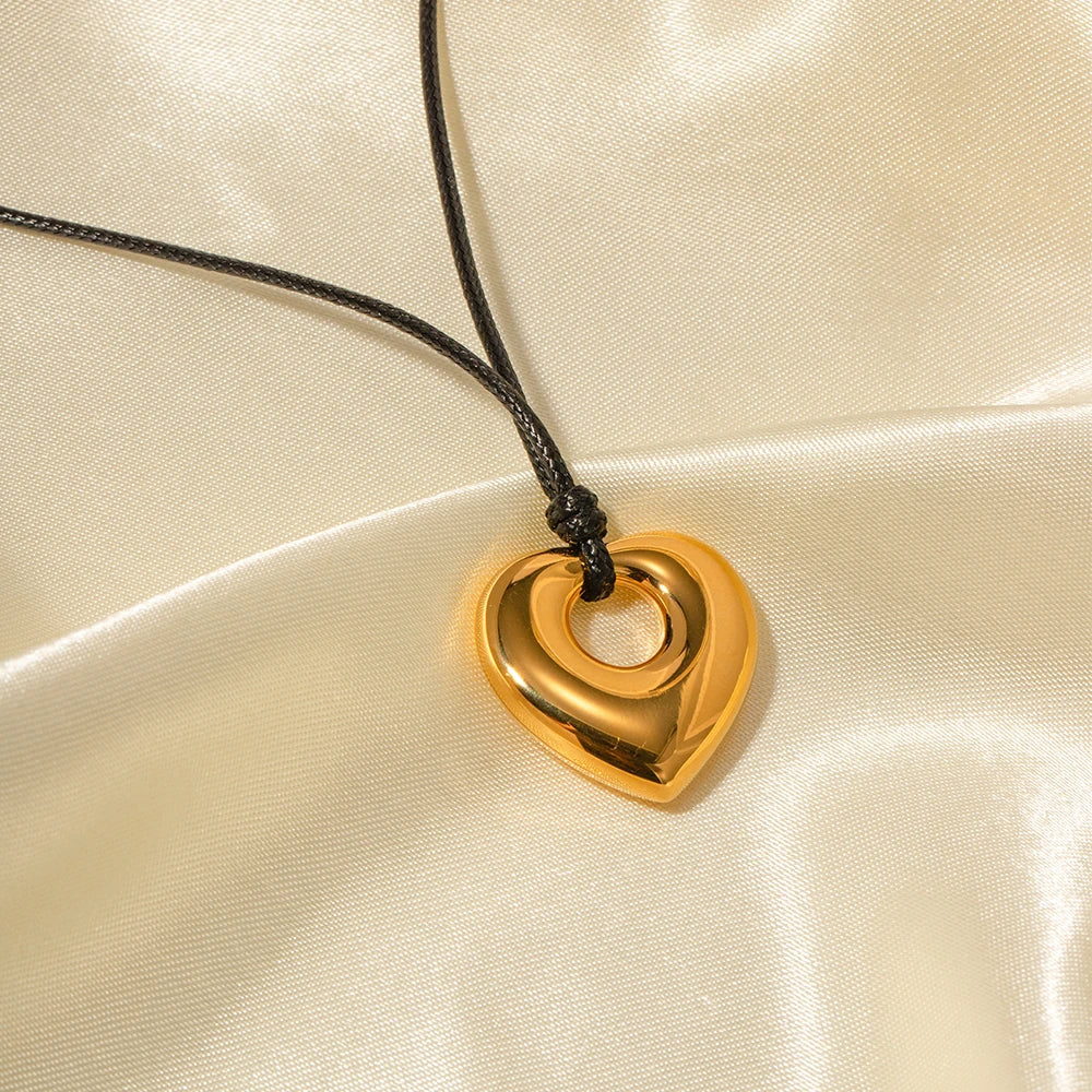 Skanto | Vintage Heart Leather Necklace